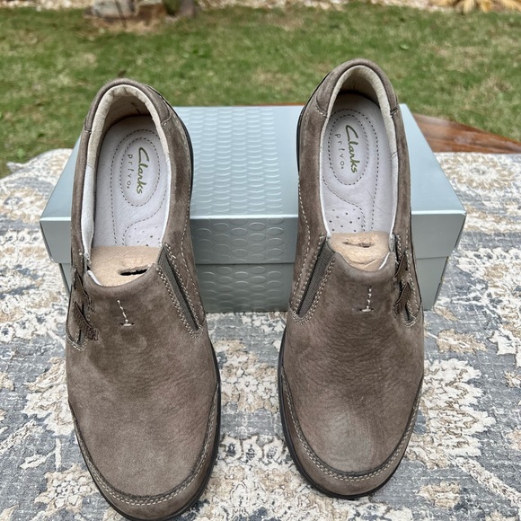 NIB Women’s Pr!vo by Clarks  Leather Slip Ons - Size 8 - Picture 14 of 14